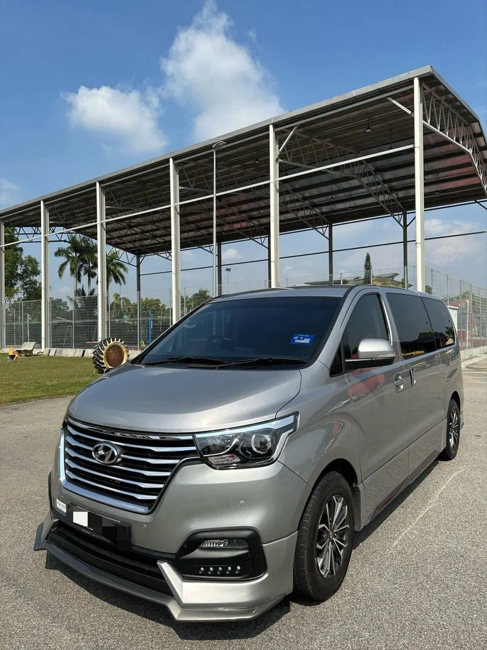 Toyota Hiace 10 Pax 2